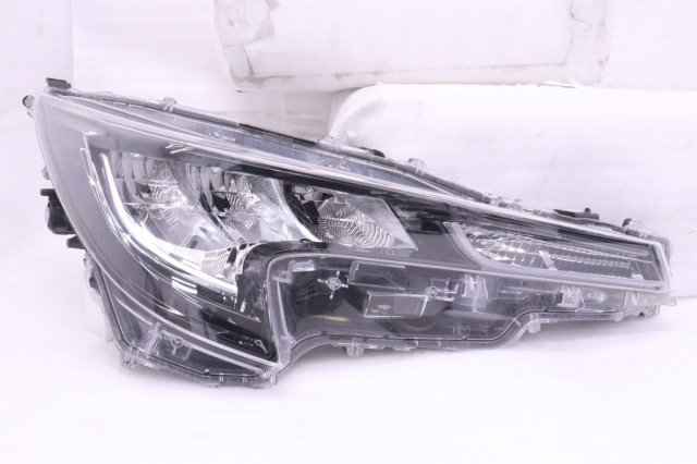 【中古】中古部品 カローラ ZRE212 右ﾍｯﾄﾞﾗﾝﾌﾟ 【3260520000-260325500210800】｜e-cleマート