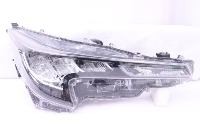 【中古】中古部品 カローラ ZRE212 右ﾍｯﾄﾞﾗﾝﾌﾟ 【3260520000-260325500310800】