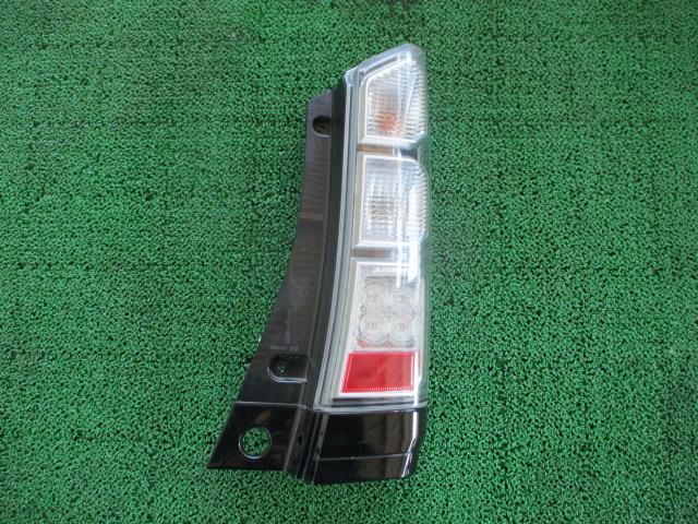 【中古】中古部品 Ｎ－ＢＯＸ JF1 右ﾃｰﾙﾗﾝﾌﾟ 【3310190100-000255013615500】