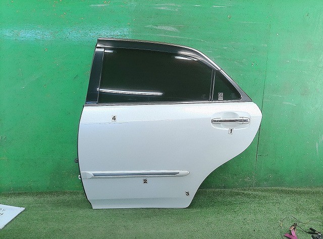 【中古】中古部品 クラウン GRS204 左リアドア 【3330150100-000026306313400】|e-cleマート