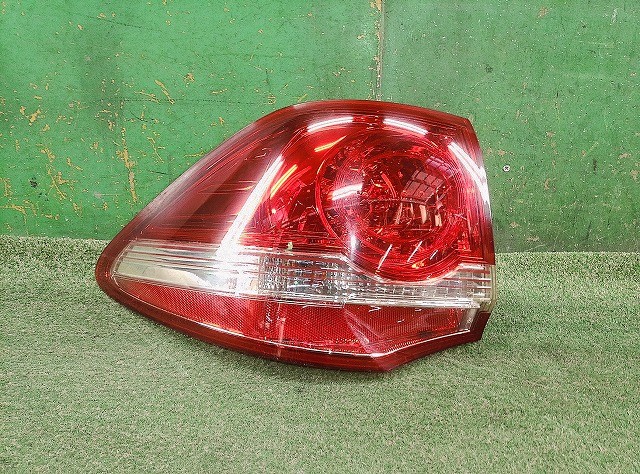 【中古】中古部品 クラウン GRS204 左ﾃｰﾙﾗﾝﾌﾟ 【3330150100-000026306315600】
