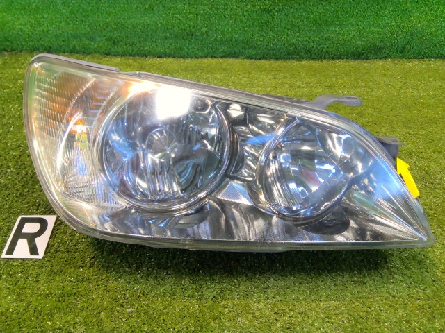 【中古】中古部品 アルテッツァ SXE10 右ﾍｯﾄﾞﾗﾝﾌﾟ 【3330200100-252308000010800】
