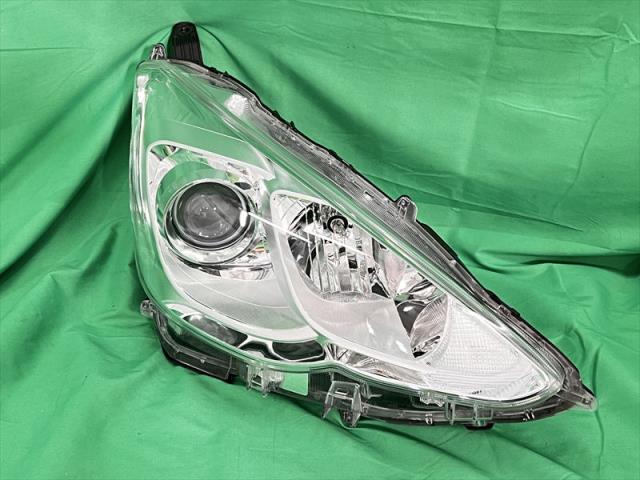【中古】中古部品 アクア NHP10 右ﾍｯﾄﾞﾗﾝﾌﾟ 【3330240100-002026532010800】
