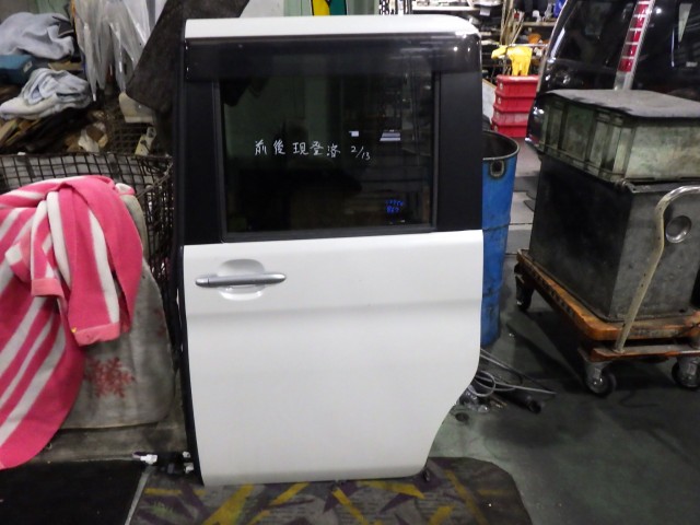 【中古】中古部品 タント L375S 左ﾘｱﾄﾞｱ 【3331010800-000024049913400】