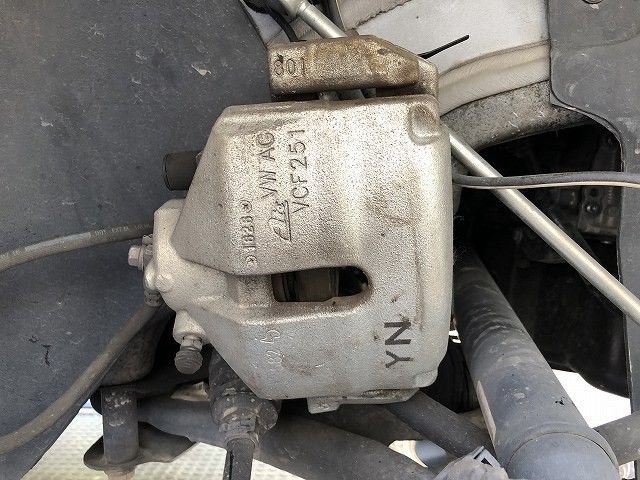 【中古】中古部品 VW ザ・ビートル 16CBZ 右ﾌﾛﾝﾄｷｬﾘﾊﾟｰ 【3310070100-0000Y0774644330】
