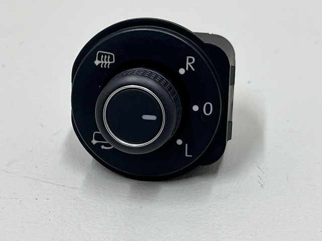【中古】中古部品 VW ザ・ビートル 16CBZ ドアミラースイッチ 【3310070100-0000Y0774661850】