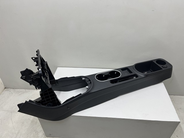 【中古】中古部品 VW ザ・ビートル 16CBZ ｺﾝｿｰﾙﾎﾞｯｸｽ 【3310070100-0000Y0774677100】