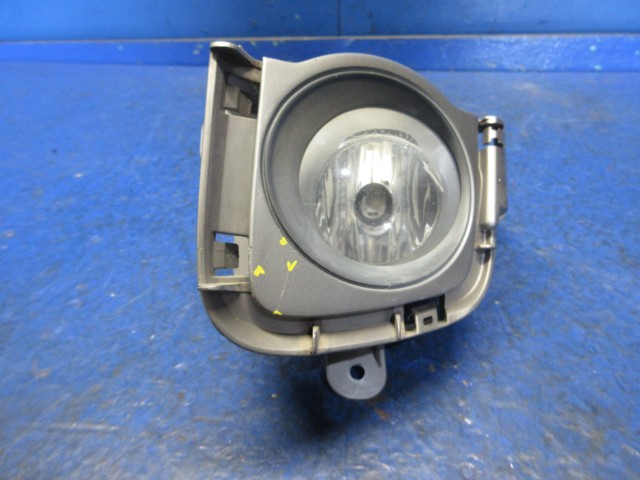 【中古】中古部品 プリウス ZVW30 左ﾌｫｸﾞﾗﾝﾌﾟ 【3310270100-000015281410950】