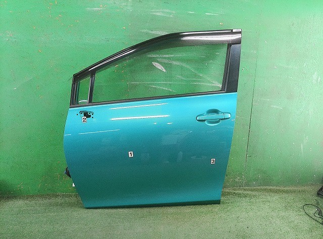 【中古】中古部品 シエンタ NSP170G 左ﾌﾛﾝﾄﾄﾞｱ 【3330150100-000026306213200】