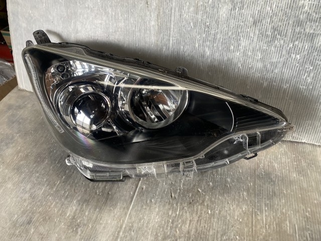 【中古】中古部品 アクア NHP10 右ﾍｯﾄﾞﾗﾝﾌﾟ 【3330580100-000263002910800】｜e-cleマート