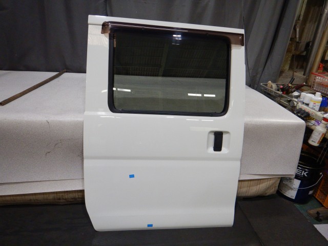 【中古】中古部品 ハイゼット S321V 右ﾘｱﾄﾞｱ 【3330810100-260325000213300】