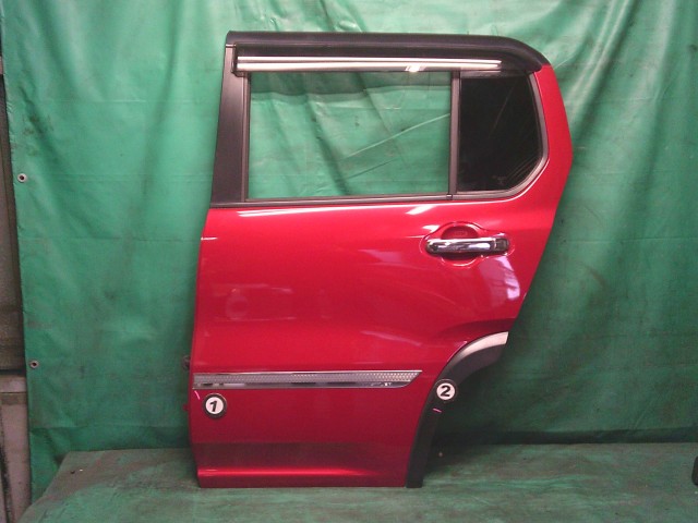 【中古】中古部品 ハスラー MR31S 左ﾘｱﾄﾞｱ 【3330990500-260326000113400】