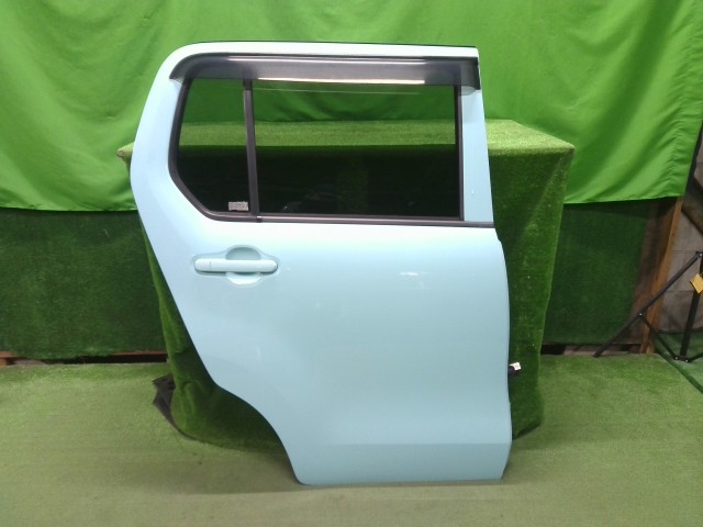 【中古】中古部品 ワゴンＲ MH44S 右ﾘｱﾄﾞｱ 【3310200100-000022685113300】