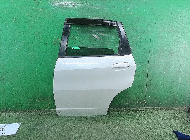 【中古】中古部品 フィット GE6 左ﾘｱﾄﾞｱ 【3330150100-000026307313400】｜e-cleマート