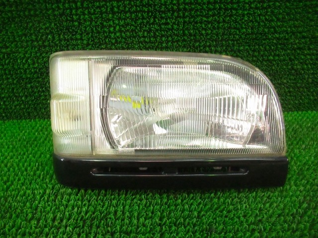 【中古】中古部品 ミニキャブ U44V 右ﾍｯﾄﾞﾗﾝﾌﾟ 【3330210100-000038062610800】