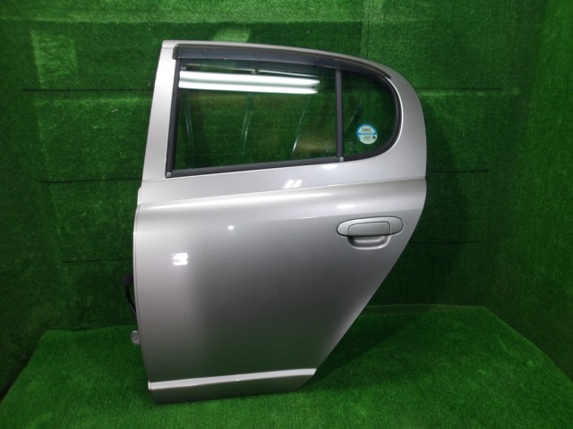 【中古】中古部品 ヴィッツ SCP10 左ﾘｱﾄﾞｱ 【3330420100-260316000113400】