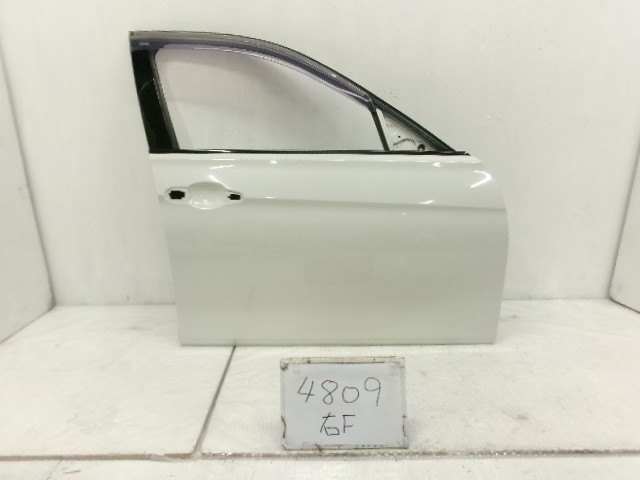 【中古】中古部品 BMW 3シリーズ 8C20 右ﾌﾛﾝﾄﾄﾞｱ 【3500170000-260327504713100】