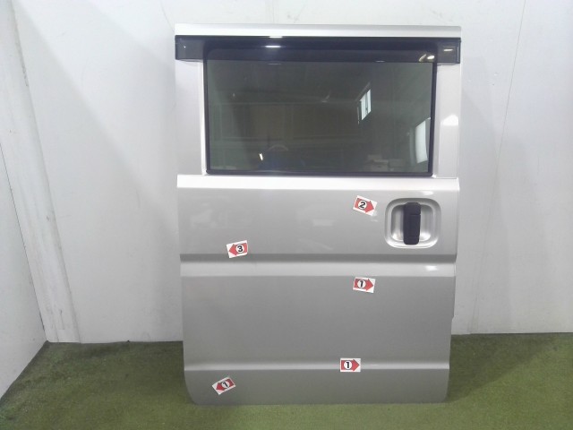 【中古】中古部品 エブリィ DA17V 右ﾘｱﾄﾞｱ 【3310090100-202603093213300】