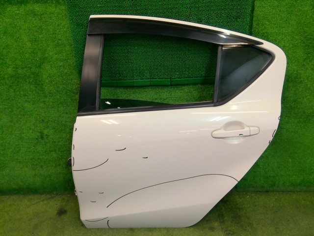 【中古】中古部品 アクア NHP10 左ﾘｱﾄﾞｱ 【3310540000-000026092913400】｜e-cleマート 24,871円