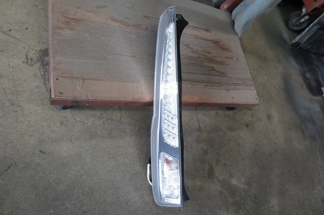 【中古】中古部品 ムーヴ LA100S 左ﾃｰﾙﾗﾝﾌﾟ 【3340180100-260328000115600】