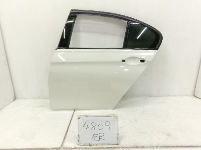 【中古】中古部品 BMW 3シリーズ 8C20 左ﾘｱﾄﾞｱ 【3500170000-260328500313400】