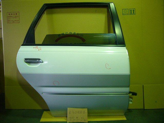 【中古】中古部品 プレサージュ U30 右ﾘｱﾄﾞｱ 【3310220100-000572177013300】