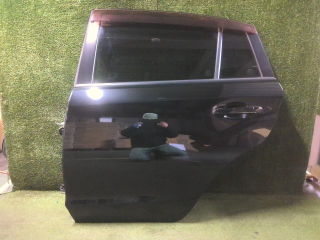 【中古】中古部品 ＸＶ GP7 左ﾘｱﾄﾞｱ 【3260460000-260325000413400】