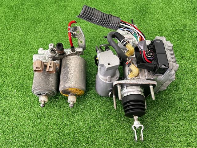 【中古】中古部品 アクア NHP10 ABSｱｸﾁｭｴｰﾀｰ 【3330240100-002026533542500】