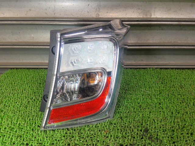 【中古】中古部品 フリードスパイク GP3 右ﾃｰﾙﾗﾝﾌﾟ 【3330540100-260220000215500】