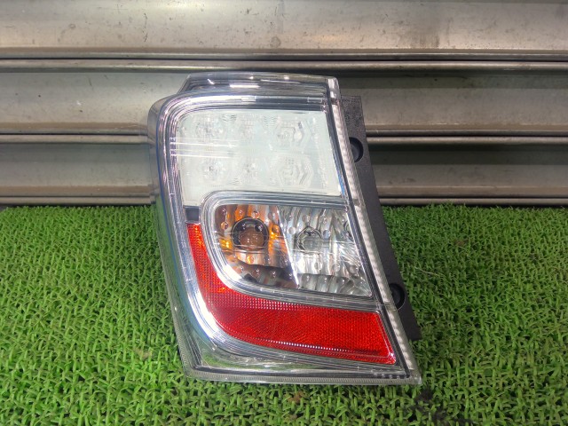 【中古】中古部品 フリードスパイク GP3 左ﾃｰﾙﾗﾝﾌﾟ 【3330540100-260220000215600】