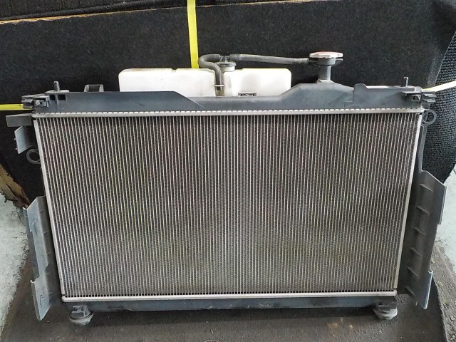 【中古】中古部品 ノア ZRR80G ラジエータ 【3260200000-260330000420400】
