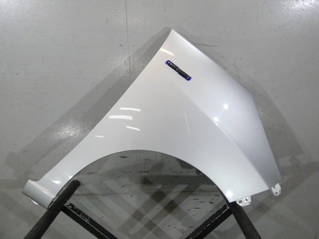 【中古】中古部品 デリカＤ2 MB46S 右ﾌﾛﾝﾄﾌｪﾝﾀﾞｰ 【3260250000-000026037110600】