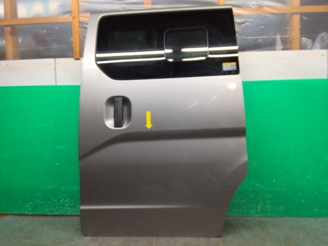 【中古】中古部品 NV200バネット VM20 左ﾘｱﾄﾞｱ 【3260310000-260331000113400】