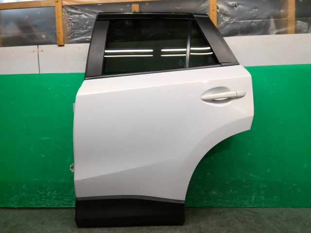 【中古】中古部品 ＣＸ－５ KE2FW 左ﾘｱﾄﾞｱ 【3260310000-260331000213400】