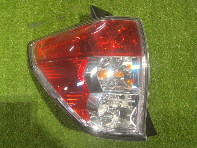 【中古】中古部品 フォレスター SHJ 左ﾃｰﾙﾗﾝﾌﾟ 【3260460000-260326000115600】