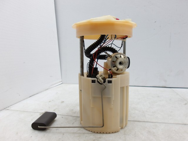 【中古】中古部品 ボルボ 50シリーズ MB5244 ﾌｭｰｴﾙﾎﾟﾝﾌﾟ 【3310250100-000263008920600】