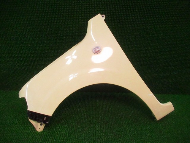 【中古】中古部品 ミラココア L675S 左ﾌﾛﾝﾄﾌｪﾝﾀﾞｰ 【3330210100-000038064210700】