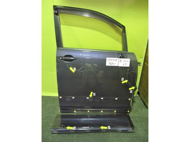 【中古】中古部品 ヴォクシー ZRR70W 右ﾌﾛﾝﾄﾄﾞｱ 【3310220100-001471136613100】