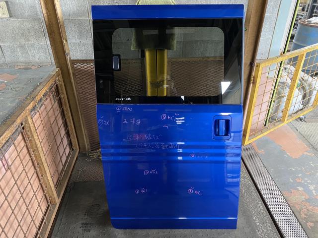 【中古】中古部品 Ｎ－ＶＡＮ JJ1 右ﾘｱﾄﾞｱ 【3310190100-000255014413300】