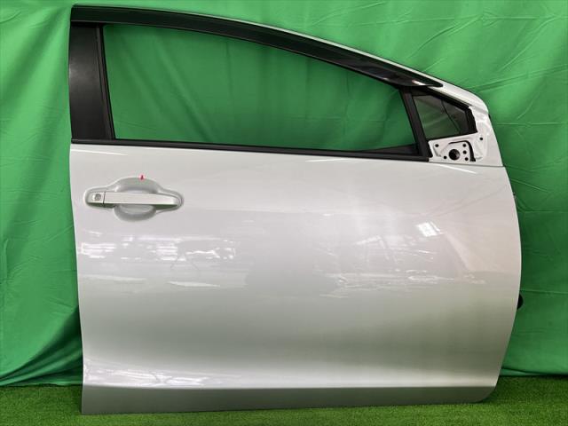 【中古】中古部品 アクア NHP10 右ﾌﾛﾝﾄﾄﾞｱ 【3330240100-002026533913100】
