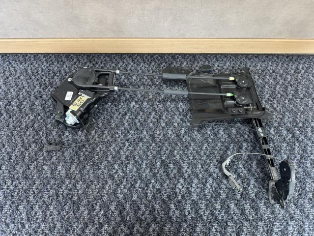 【中古】中古部品 ノア ZRR75W 右ﾊﾟﾜｰｽﾗｲﾄﾞﾄﾞｱﾓｰﾀｰ 【3330440100-260401000164650】