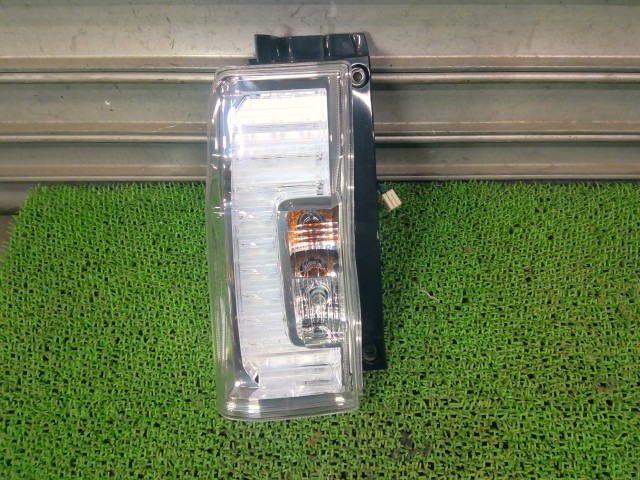 【中古】中古部品 タント LA610S 左テールランプ 【3330540100-251224000315600】|e-cleマート