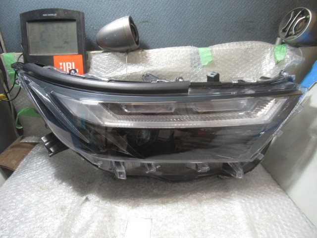 【中古】中古部品 ＲＡＶ&minus;４ MXAA54 右ﾍｯﾄﾞﾗﾝﾌﾟ 【3500220000-260309500510800】｜e-cleマート