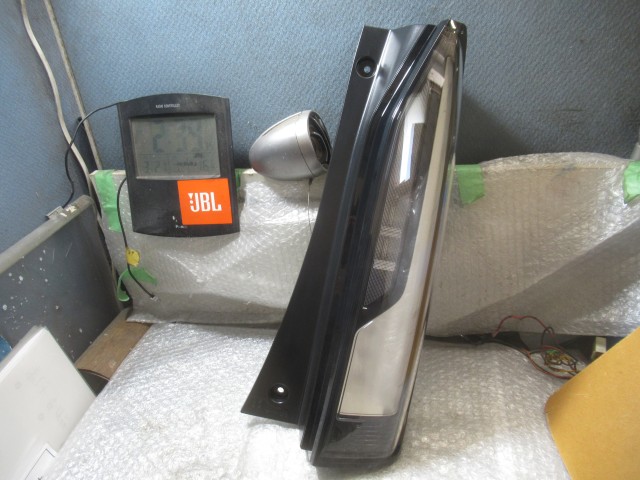 【中古】中古部品 Ｎ－ＢＯＸ JF5 右ﾃｰﾙﾗﾝﾌﾟ 【3500220000-260325500715500】 19,048円