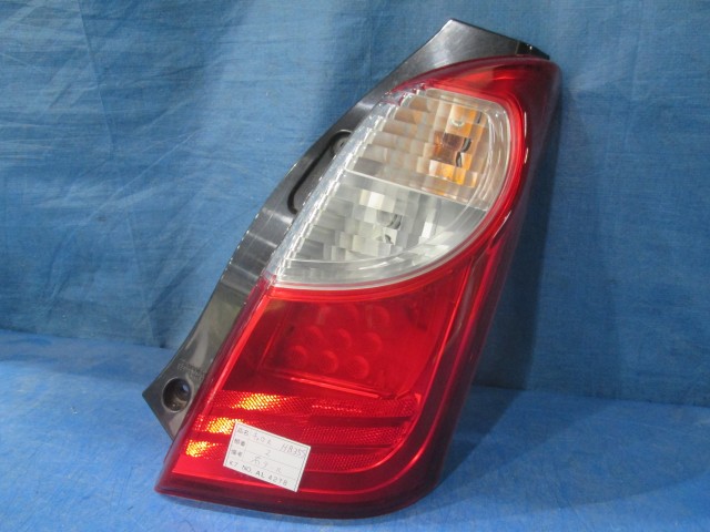 【中古】中古部品 キャロル HB35S 右ﾃｰﾙﾗﾝﾌﾟ 【3310160100-000004515615500】