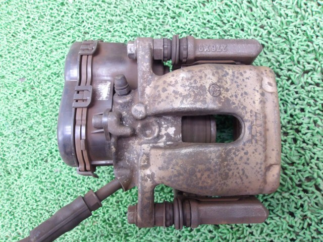 【中古】中古部品 ベンツ Bクラス 246242 右ﾘｱｷｬﾘﾊﾟｰ 【3310250100-000263008844430】