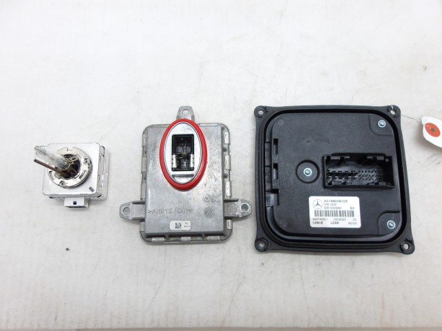 【中古】中古部品 ベンツ Bクラス 246242 ﾗｲﾄｺﾝﾄﾛｰﾙﾕﾆｯﾄ 【3310250100-000263008810811】