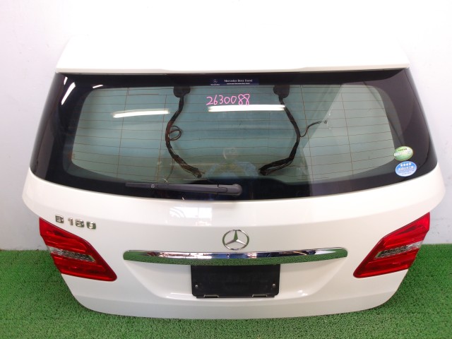【中古】中古部品 ベンツ Bクラス 246242 ﾊﾞｯｸﾄﾞｱ 【3310250100-000263008815800】