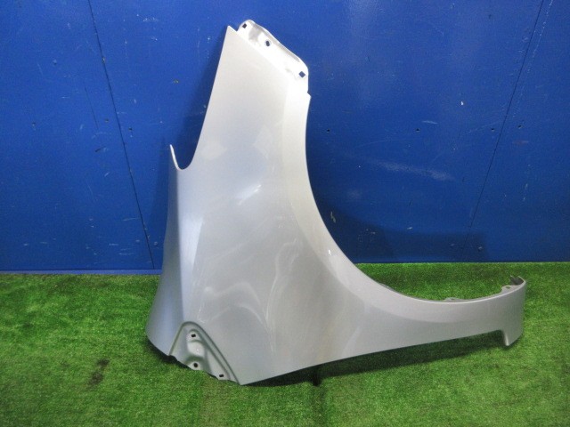 【中古】中古部品 ヴィッツ SCP90 右ﾌﾛﾝﾄﾌｪﾝﾀﾞｰ 【3310270100-000015288210600】