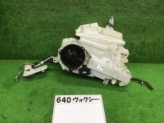 【中古】中古部品 ヴォクシー ZWR80W A/Cｸｰﾘﾝｸﾞﾕﾆｯﾄ 【3330160100-000025064060800】